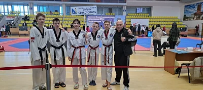 Первенство Южного федерального округа по тхэквондо ВТФ среди юниоров и юниорок 15–17 лет — фото 1